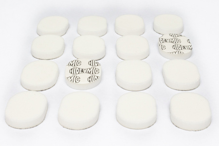 Hide-A-Mic FOAM-O-PAD pianki samoprzylepne - białe, 16 szt.